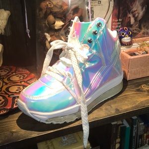 YRU Holographic Sneakers Qozmo Aiire Atlantis